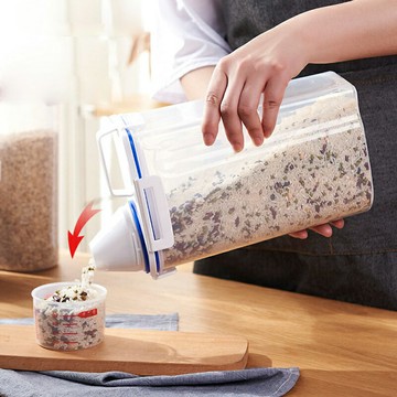 日式帶量杯手提雜糧罐 多規格 防潮密封 五榖雜糧米桶 食品收納罐 貓狗寵物飼料桶 米缸米箱【ZE0601】《約翰家庭百貨