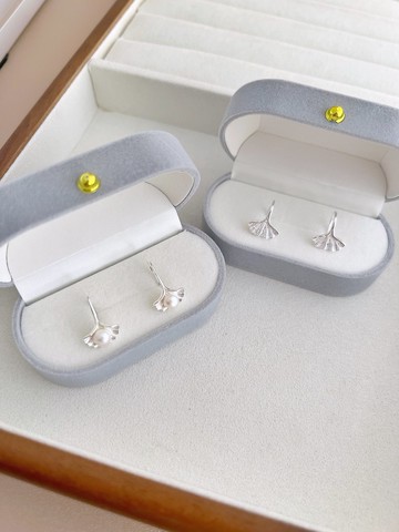 【精緻禮盒】珍珠純銀銀杏葉耳環  # 925純銀 耳針 耳勾