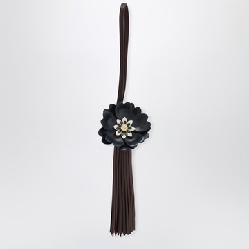 Trick in nappa with flower