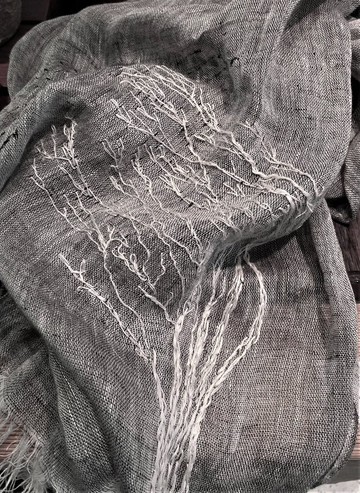 手工刺繡畫  四季適用 高端雙色全麻圍巾 (風中的樹)