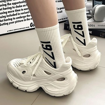 【台灣出貨】🔥洞洞鞋女新款夏季厚底增高小個子沙灘鞋運動休閒老爹鞋ins潮外穿涼鞋 低跟鞋 涼鞋女厚底 包頭涼鞋 運動涼鞋