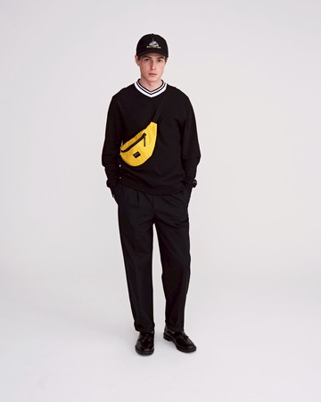 Noah V-Neck Sweatshirt Black / XL