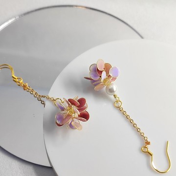 珍珠迷你花球耳飾