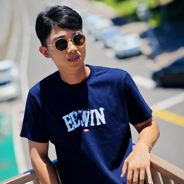 EDWIN 男裝 能量爆炸LOGO短袖T恤 (丈青色) #上衣