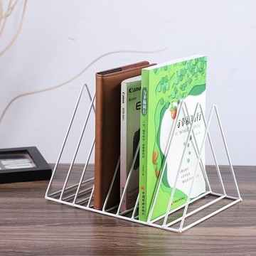 🍃高雄出貨🌸居家🏠好物 收納盒 桌面收納 桌上收納北歐風三角書立架鐵藝ins小書架學生書本收納辦公桌上雜誌收納架