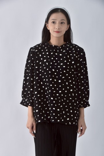 (L) 質感點點荷葉領黑色長袖上衣