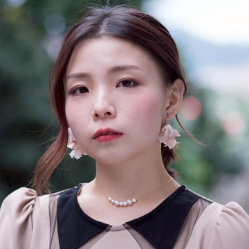 Erato 柔粉白色串紗綢緞垂墜耳環