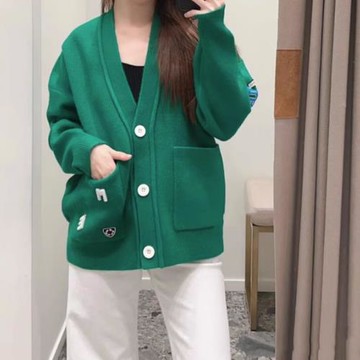 法式M家2023秋冬法式綠色寬松徽標刺繡字母串珠V領針織開衫外套女