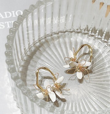 1KM 黑巧糖雙•經典黑白樹脂花耳環