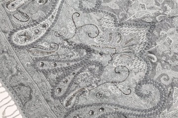 【精品】釘珠喀什米爾水煮羊毛刺繡圍巾披肩淺灰千鳥格精緻柔軟