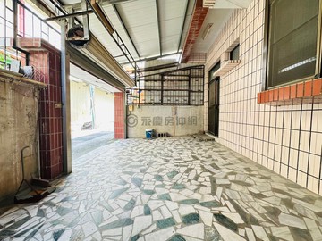 岡山車庫透天⭐️活巷⭐️三面採光⭐️34018｜高雄市岡山區守信巷