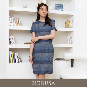 現貨【MEDUSA 曼度莎】藍色橫紋亞麻休閒洋裝（M-XL）｜短洋裝 涼感亞麻洋裝