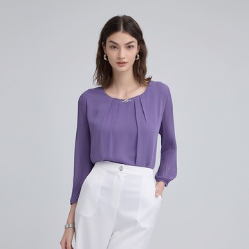 ILEY伊蕾 壓摺縫飾造型雪紡上衣(紫；M-2L)