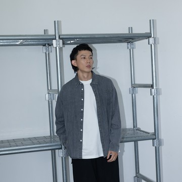 單口袋洗水造型牛仔襯衫 兩色售 S/M/L/XL