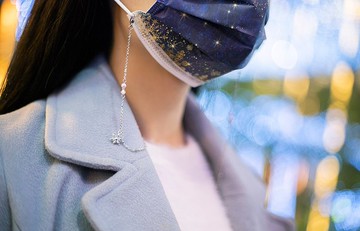 【還可當手鍊、項鍊、眼鏡鍊】飛雪(粉)雪花水晶口罩鍊 情人禮物