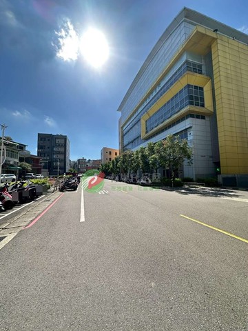 平鎮運動中心旁5房雙車位可隔孝親美透天｜桃園市平鎮區興安路