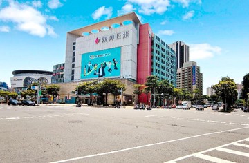 巨蛋捷運農16✨大三房平移車位｜高雄市鼓山區文忠路