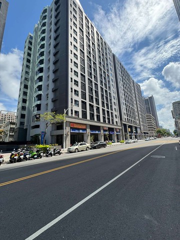 亞灣繽海丨三多商圈2+1房+平面車位｜高雄市苓雅區三多四路