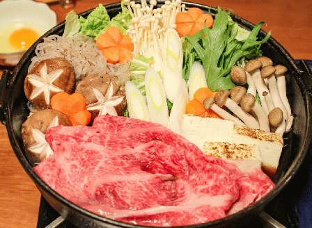 大人気！黒毛和牛 600g 牛肉 すき焼き・しゃぶしゃぶ 用 北海道別海町産 肩ロース(300g×2) be010-020a001-202401