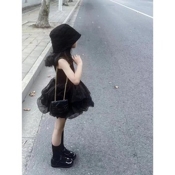 女寶寶連衣裙2024夏季蓬蓬裙網紅黑天鵝吊帶裙韓系小黑裙公主裙子