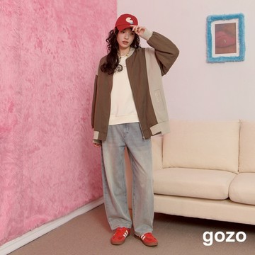 【gozo】字母繡花天絲拼接棒球外套(深咖/淺卡其_F) | 女裝 圓領 休閒