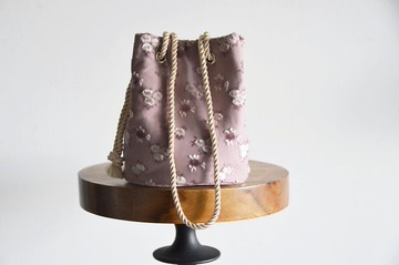 限量發售 歐根紗金屬絲絨 2WAY 小包 灰粉玫瑰色