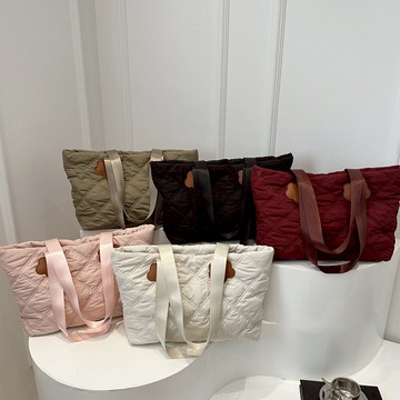 🔥臺灣出貨🔥託特包 百搭菱格託特包 羽絨包 大容量通懃手提包 大學生上課單肩包