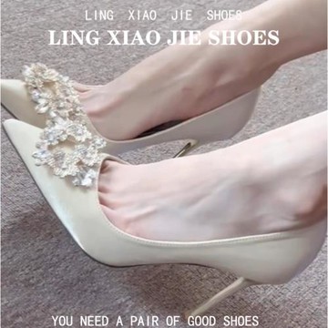 香檳色綢緞主婚紗秀禾結婚婚鞋細跟法式小眾高級感水鉆方扣單鞋女