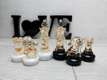 定制樹脂國際象棋套裝帶棋盤 |特大號尺寸 2.75 英寸（7 厘米）|環氧樹脂