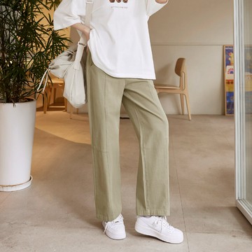 OB嚴選 純棉腰鬆緊斜排釦寬鬆直筒褲 《BA7774》