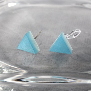 樹脂耳環 / 水彩灰藍 - 單隻 / 三角形 / 10 mm