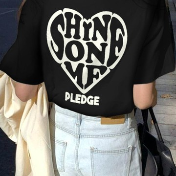 日本 GRL - 背後俏麗愛心印花短袖上衣-黑 (F)