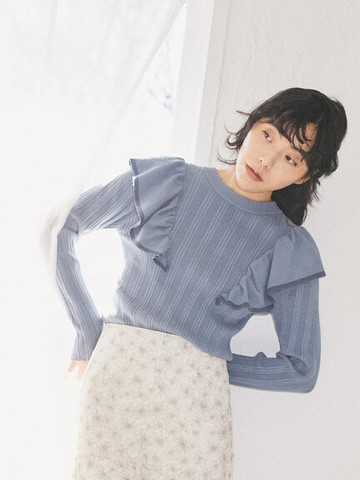 荷葉摺邊直壓紋針織上衣(1B21L2C0900) - earth music&ecology