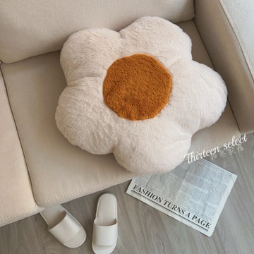 THiRTEEN拾叁家居◖小花蛋包坐墊抱枕 仿兔毛絨毛蒲團 小雛菊花朵樣式 坐墊 靠枕 靠墊 拾參