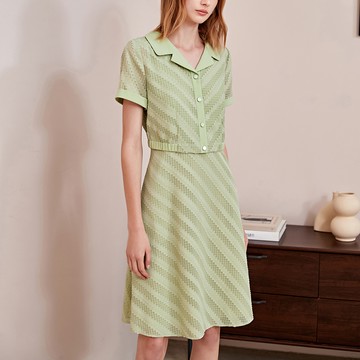 ILEY伊蕾 典雅氣質造型緹織雪紡假兩件洋裝(淺綠色；M-XL)1231077021