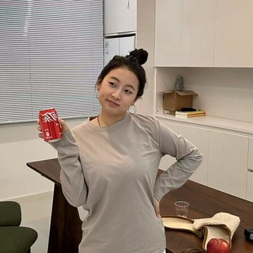 【吉野姐姐】110kg可穿 大尺碼女裝 秋冬簡約通勤素色內搭 純棉圓領長袖T恤 薄長袖 寬鬆百搭 長袖打底衫 大碼內搭