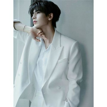 張凌赫同款白色西裝外套男春秋百搭休閑寬松痞帥高級感墊肩西服潮