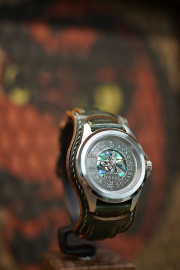 舊香港1960 -1975年一元縷空具母手錶