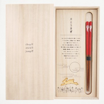 Hyozaemon 可用洗碗機清洗的筷子和筷子架套裝，快樂白兔，紅色，21.5 厘米，一雙可用洗碗機清洗的筷子和一個筷子架，裝在桐木盒子裡。
