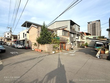 專簽｜近北屯機捷好市多｜邊間庭院大地坪透天｜台中市潭子區大成街