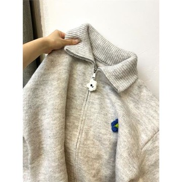 灰色半高領針織開衫女秋冬2023新款立體花朵拉鏈毛衣外套短款上衣