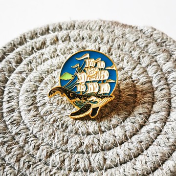 Plus 1 鯨魚與星空海洋金屬徽章胸針心口針