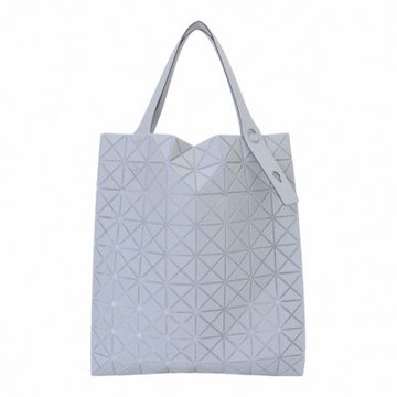 ISSEY MIYAKE  BAOBAO 皮質幾何方格側凹折8X9 提包(霧石灰)