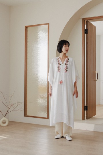 前綁帶短袖刺繡立體織紋洋裝_白(有內裡)