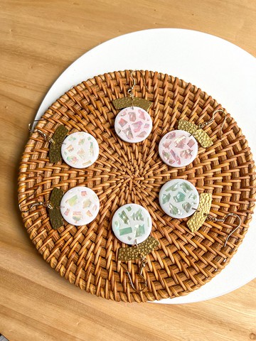 • 手工軟陶耳環 • 貝殼片圓形 (可改耳夾)