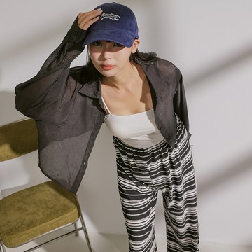 排釦透膚短版襯衫-黑 【KT223205】-5色