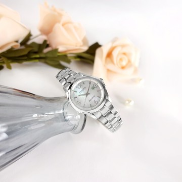 CITIZEN 星辰表 / EW1780-51A / 光動能 珍珠母貝 數字刻度 藍寶石水晶玻璃 不鏽鋼女錶 銀白色 31mm