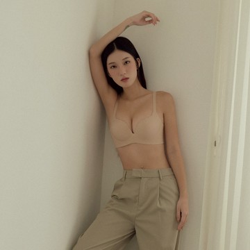 九月甦醒｜奇蹟豐滿系細格紋圓潤厚墊無鋼圈內衣