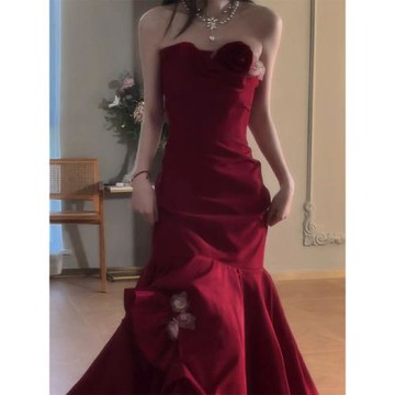 新中式晨袍紅色敬酒服新娘高級感訂婚禮服裙宴會不規則抹胸連衣裙