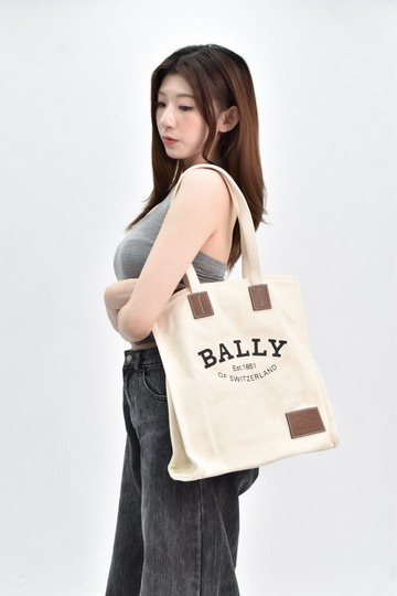 bally 杏色 crystalia 皮標凡布托特包